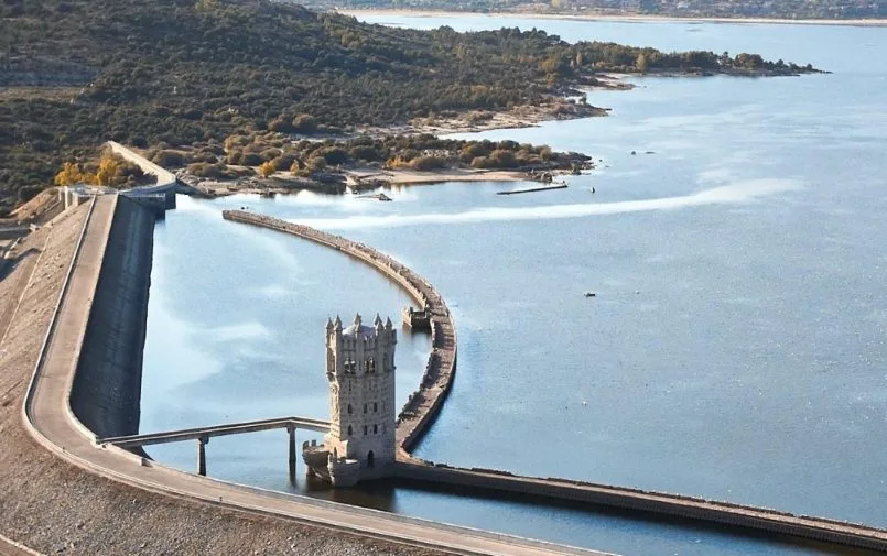 embalse de santillana en manzanares el real
